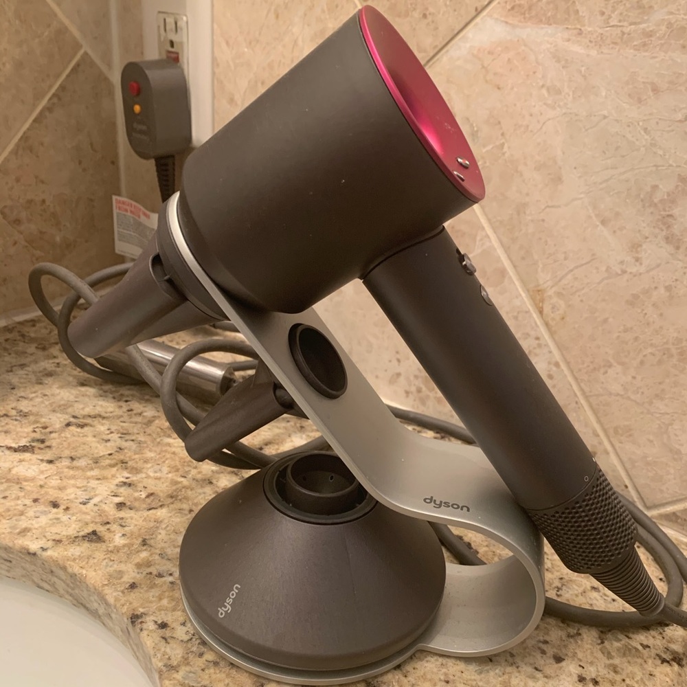Dylan Supersonic hairdryer/accessory stand